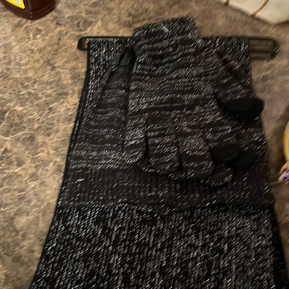 Gloves hat and scarf set